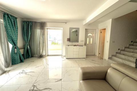 Hi&scaron;a Dramalj, Crikvenica, 200m2