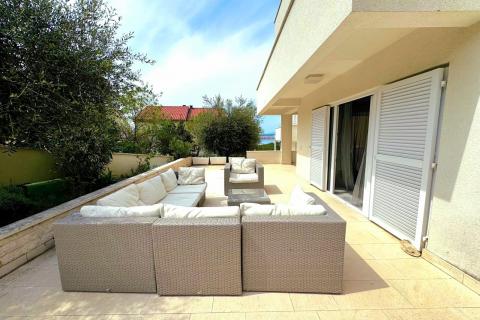 Hi&scaron;a Dramalj, Crikvenica, 200m2