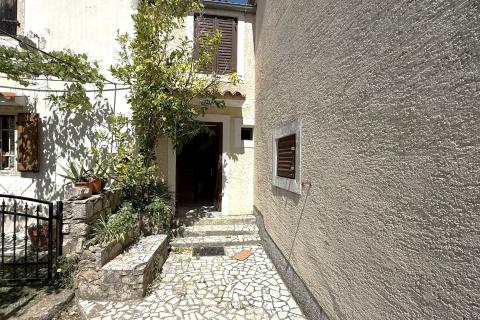 Lo&scaron;inj, Nerezine, Dvije kuće, garaža, vrt