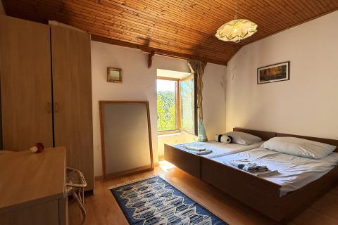 Lo&scaron;inj, Nerezine, Dvije kuće, garaža, vrt