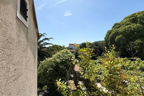 Lo&scaron;inj, Nerezine, Dvije kuće, garaža, vrt