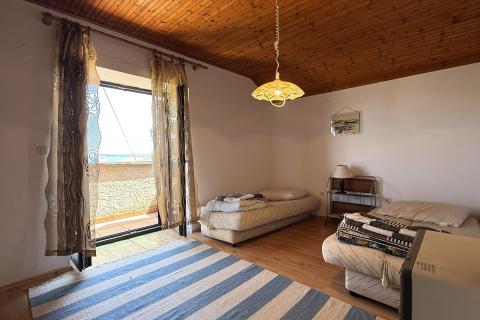 Lo&scaron;inj, Nerezine, Dvije kuće, garaža, vrt