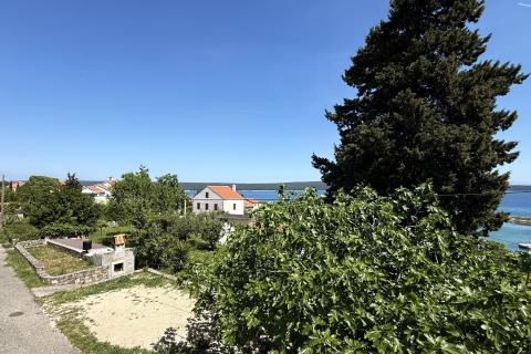 Lo&scaron;inj, Nerezine, Dvije kuće, garaža, vrt