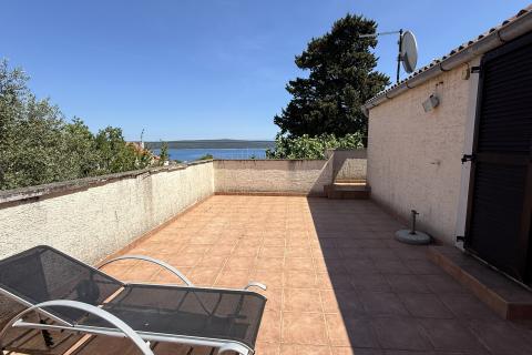 Lo&scaron;inj, Nerezine, Dvije kuće, garaža, vrt