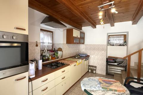 Lo&scaron;inj, Nerezine, Dvije kuće, garaža, vrt