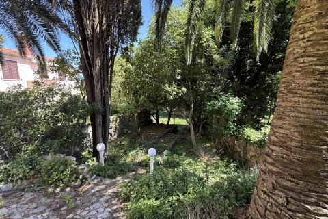 Lo&scaron;inj, Nerezine, Dvije kuće, garaža, vrt