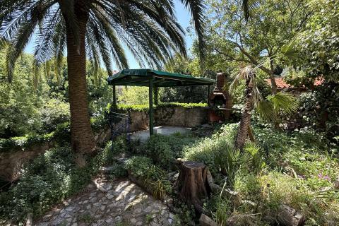 Lo&scaron;inj, Nerezine, Dvije kuće, garaža, vrt