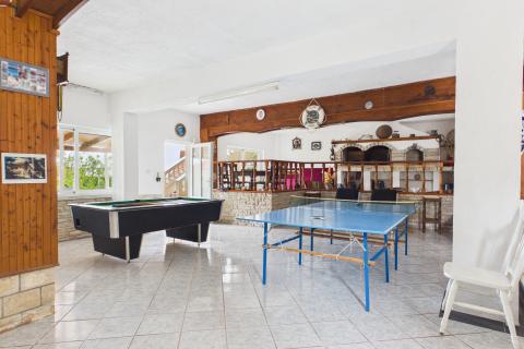 Rab,Barbat- kuća sa 6 apartmana, 1.red do mora