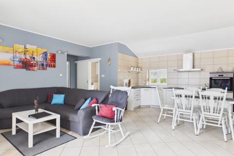 Rab,Barbat- kuća sa 6 apartmana, 1.red do mora