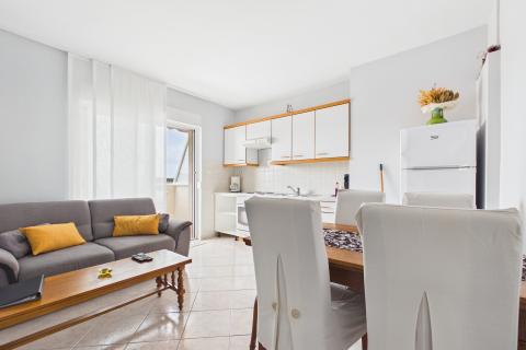 Rab,Barbat- kuća sa 6 apartmana, 1.red do mora