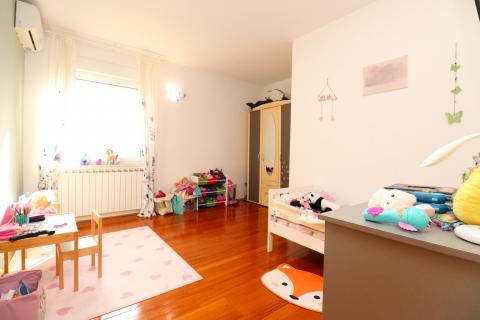 Wohnung Gornja Dubrava, 180m2