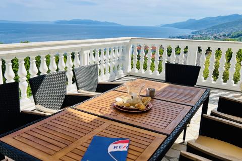 OPATIJA - Stambeno poslovna zgrada