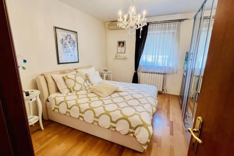 OPATIJA - Stambeno poslovna zgrada