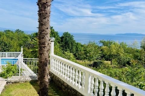 OPATIJA - Stambeno poslovna zgrada