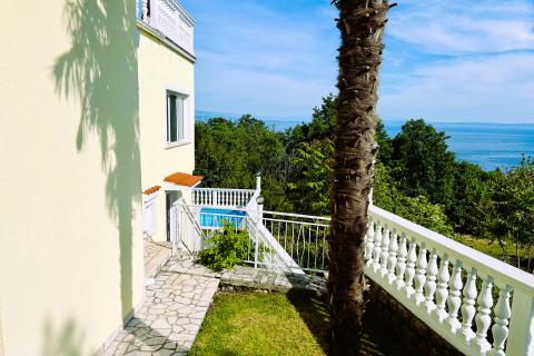 OPATIJA - Stambeno poslovna zgrada