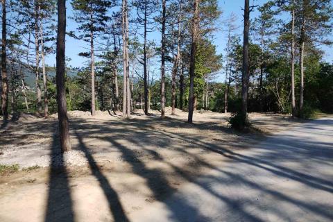 Istra, Buzet - zemlji&scaron;te s mogućom prenamjenom