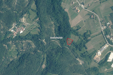 Istra, Buzet - zemlji&scaron;te s mogućom prenamjenom