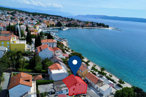 Selce, center &ndash; house for renovation 40 m from the sea