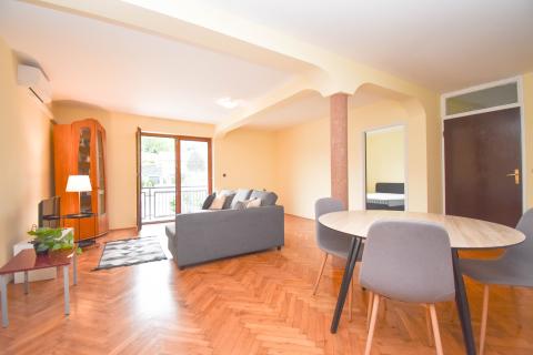 Zagreb, Gajnice, stan s dvori&scaron;tem (PET FRIENDLY)
