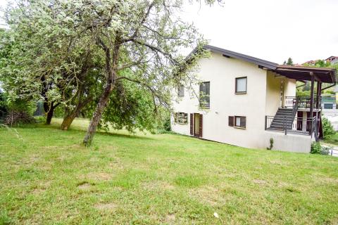 Zagreb, Gajnice, stan s dvori&scaron;tem (PET FRIENDLY)
