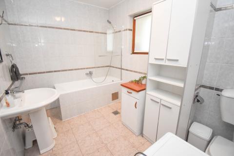 Zagreb, Gajnice, stan s dvori&scaron;tem (PET FRIENDLY)