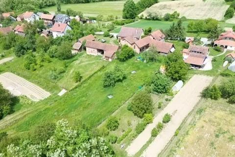 Križ, Bunjani, kuća sa imanjem