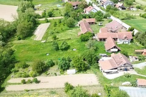 Križ, Bunjani, kuća sa imanjem