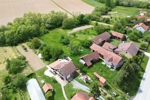 Križ, Bunjani, kuća sa imanjem