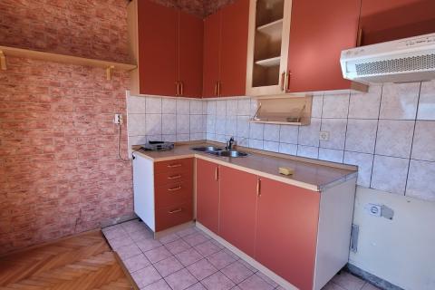 Rijeka, &Scaron;kurinje, Klasičan trosobni stan, 53m2