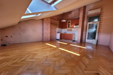 Rijeka, &Scaron;kurinje, Klasičan trosobni stan, 53m2