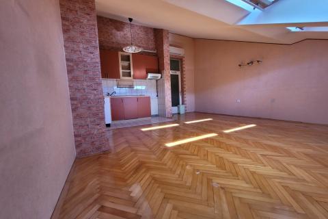 Rijeka, &Scaron;kurinje, Klasičan trosobni stan, 53m2