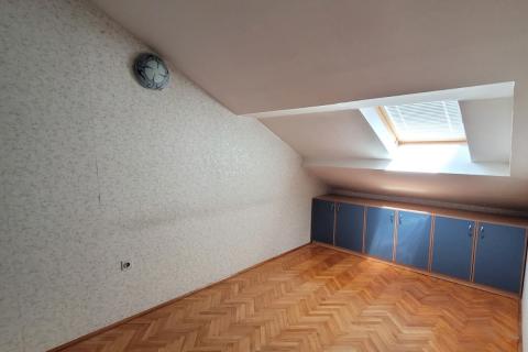 Rijeka, &Scaron;kurinje, Klasičan trosobni stan, 53m2
