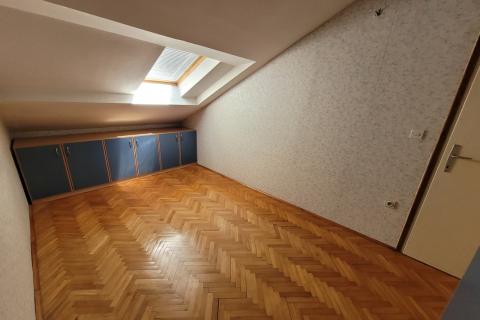Rijeka, &Scaron;kurinje, Klasičan trosobni stan, 53m2