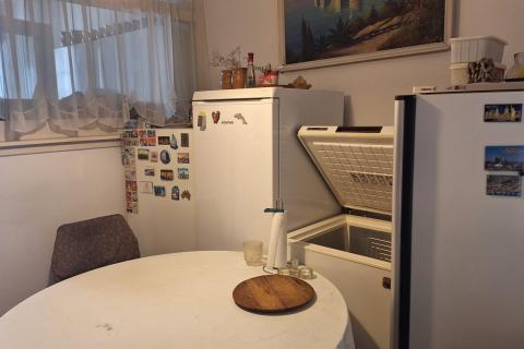 Zagreb, Stenjevec: Trosoban stan u mirnoj ulici s balkonom