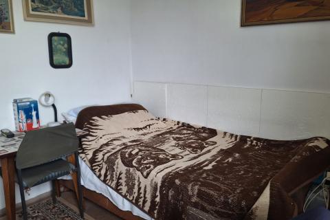 Zagreb, Stenjevec: Trosoban stan u mirnoj ulici s balkonom