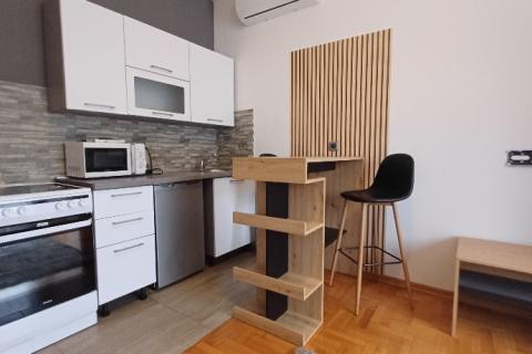 Istra,Pula-garsonjera s parkirnim mjestom,ekskluziva