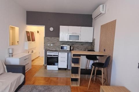 Istra,Pula-garsonjera s parkirnim mjestom,ekskluziva