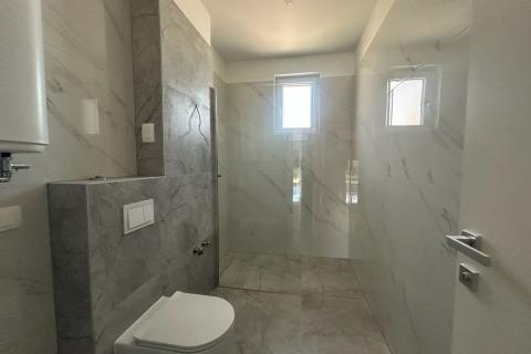 Poreč, okolica- stan 800 metara od mora u novogradnji