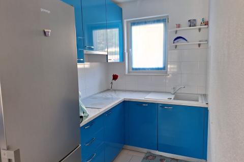 Ba&scaron;ka - stan u prizemlju s okućnicom