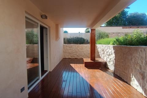 Istra, Umag- Okolica Umaga na 40 metara do mora renovirani stan