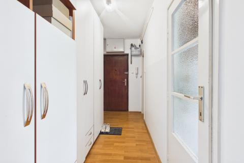 Zagreb, Tre&scaron;njevka-dvosoban stan 49m2 s balkonom, lift