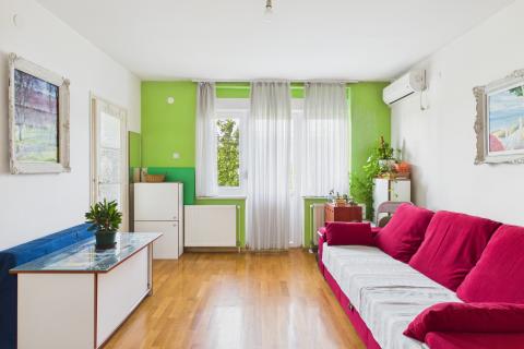 Zagreb, Tre&scaron;njevka-dvosoban stan 49m2 s balkonom, lift