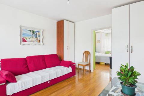 Zagreb, Tre&scaron;njevka-dvosoban stan 49m2 s balkonom, lift