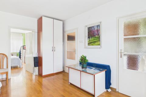 Zagreb, Tre&scaron;njevka-dvosoban stan 49m2 s balkonom, lift