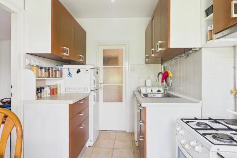 Zagreb, Tre&scaron;njevka-dvosoban stan 49m2 s balkonom, lift
