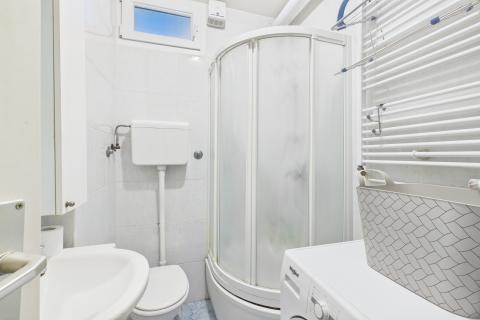 Zagreb, Tre&scaron;njevka-dvosoban stan 49m2 s balkonom, lift