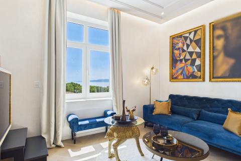 Opatija, centar- luksuzan stan u prekrasnoj vili