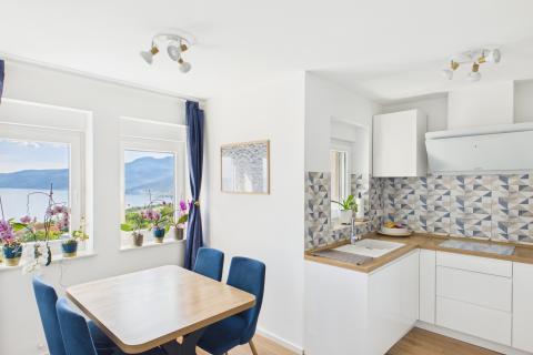 Rijeka, Re&scaron;etari, Adaptiran stan s panoramskim pogledom, 73m2