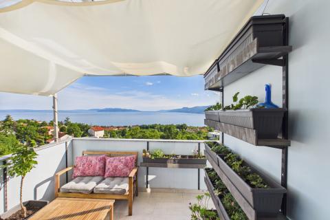 Rijeka, Re&scaron;etari, Adaptiran stan s panoramskim pogledom, 73m2