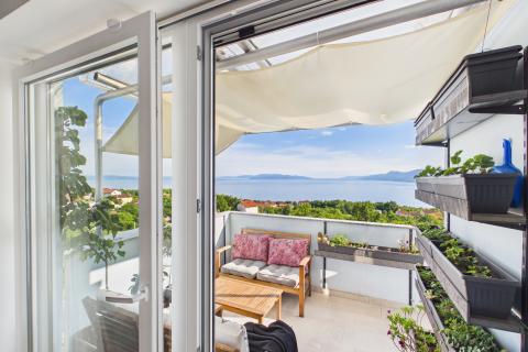 Rijeka, Re&scaron;etari, Adaptiran stan s panoramskim pogledom, 73m2